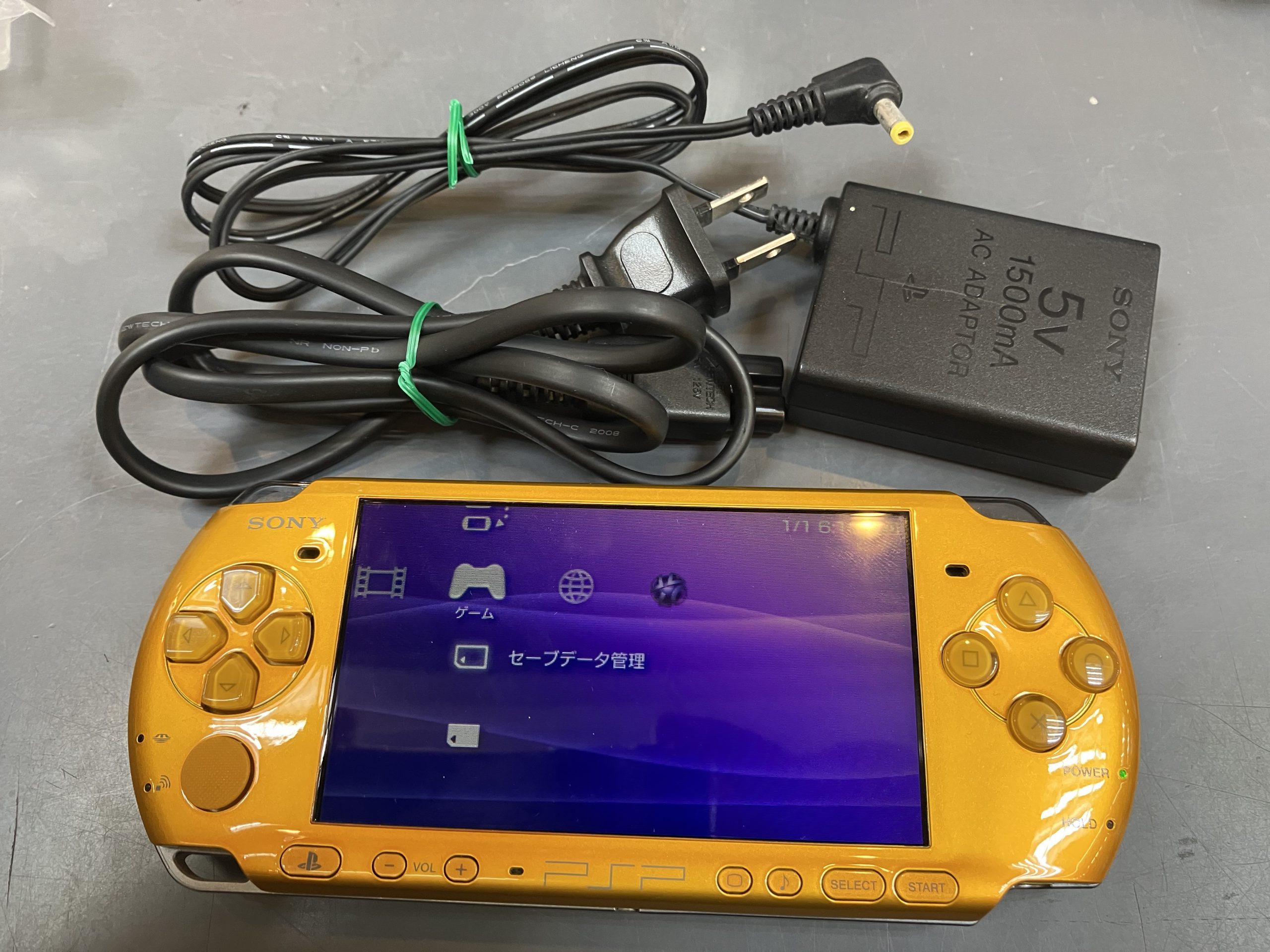 PSP プレイステーション・ポータブル ブライト・イエロー PSP-3000