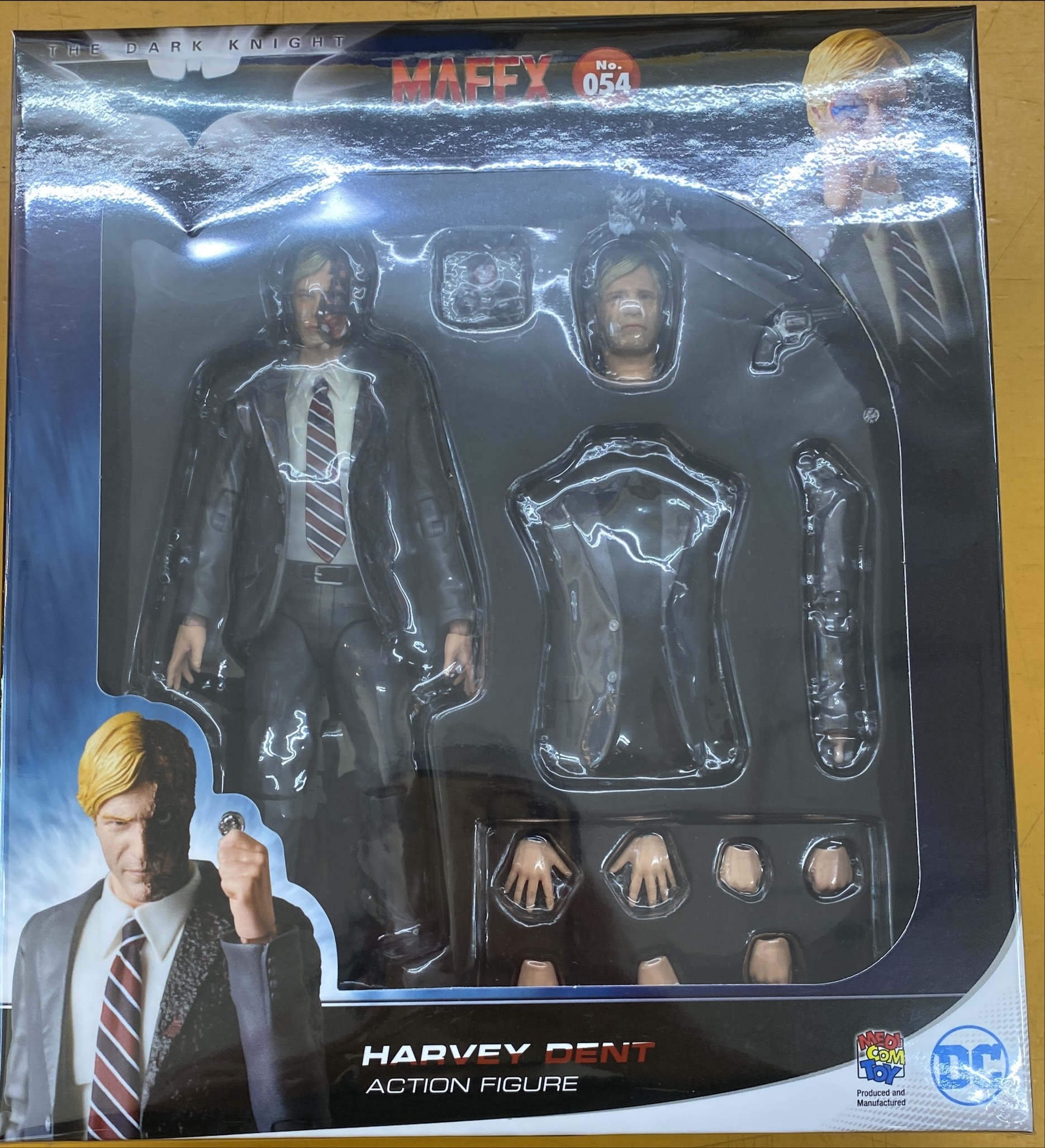 <strong>MAFEX HARVEY DENT-ハービー・デント-</strong>