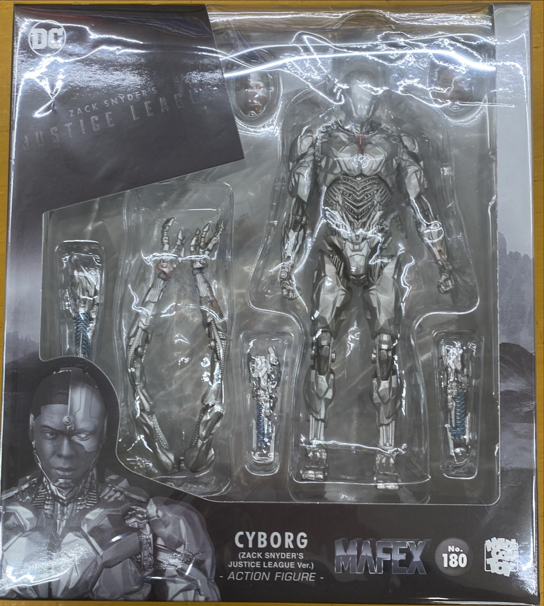 MAFEX マフェックス No.180 CYBORG サイボーグ (ZACK SNYDER’S JUSTICE LEAGUE Ver.)