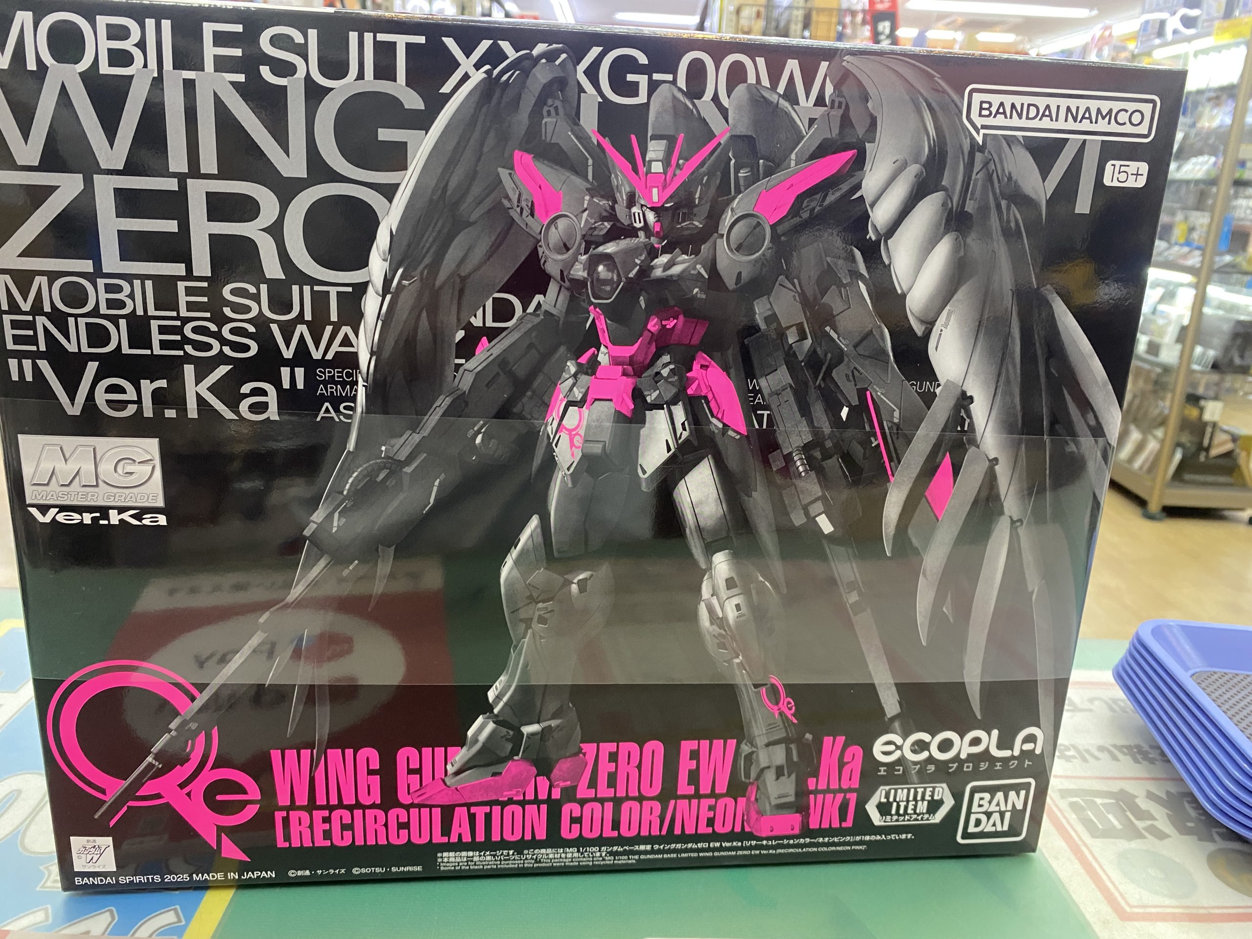 1/100 MG XXXG-00W0 ウイングガンダムゼロ EW Ver.Ka [リサーキュレーションカラー/ネオンピンク]