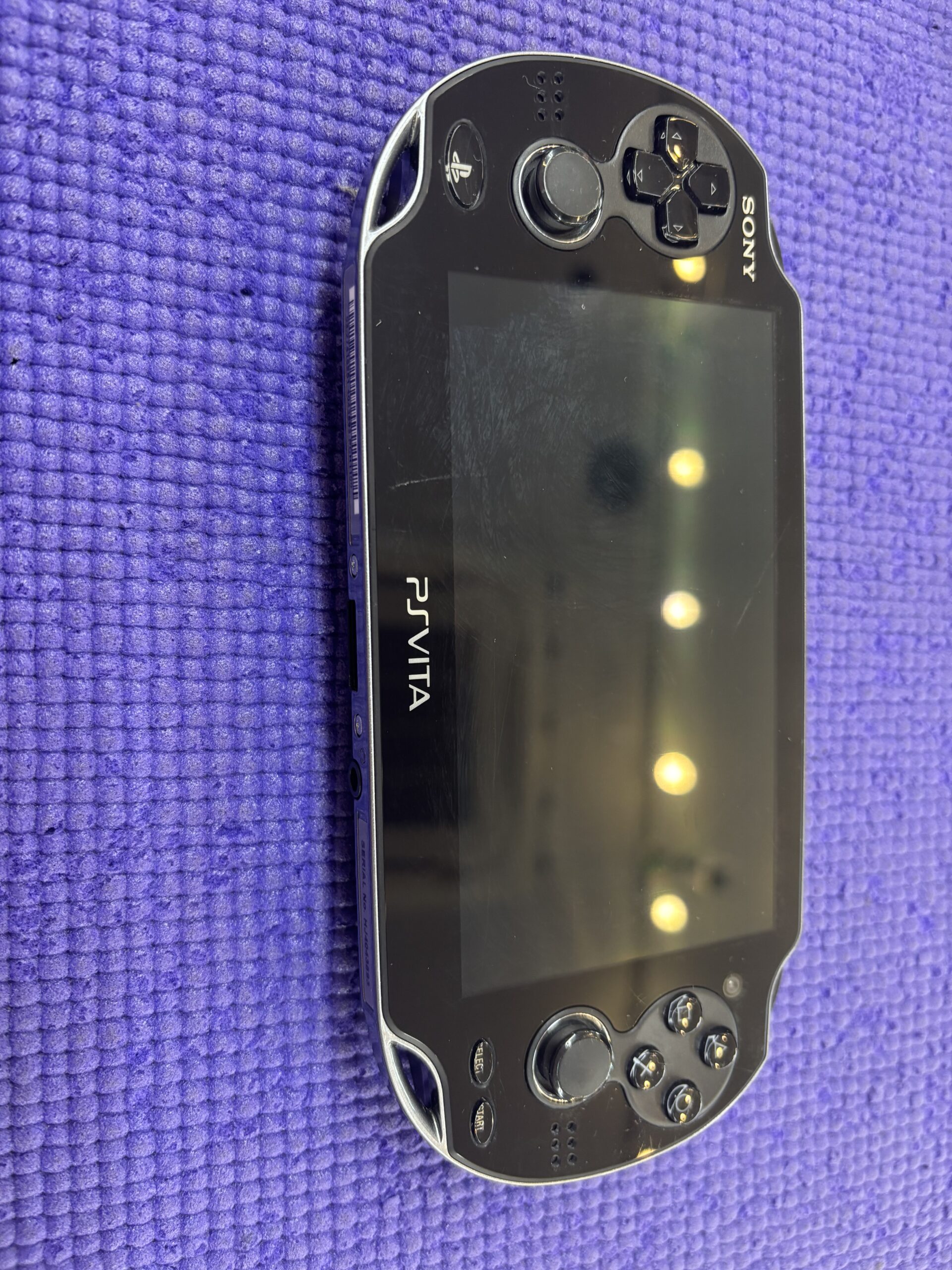 PSVita本体【PCH-1100】 本体のみ | トレカ、マンガ、フィギュア